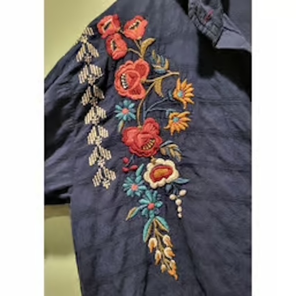 Johnny Was Navy button down top-fantastic Embroidery Coming & Going! - Picture 16 of 16
